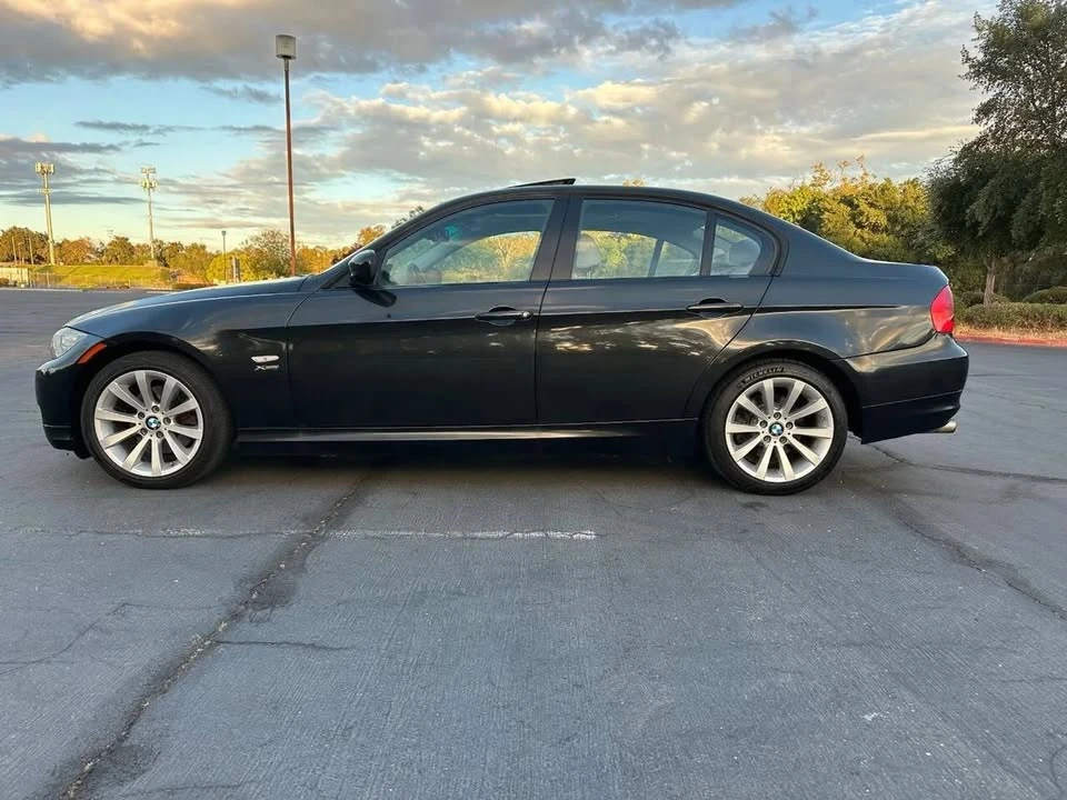 2011 BMW E90 3 Series Sedan - Image 5 of 20