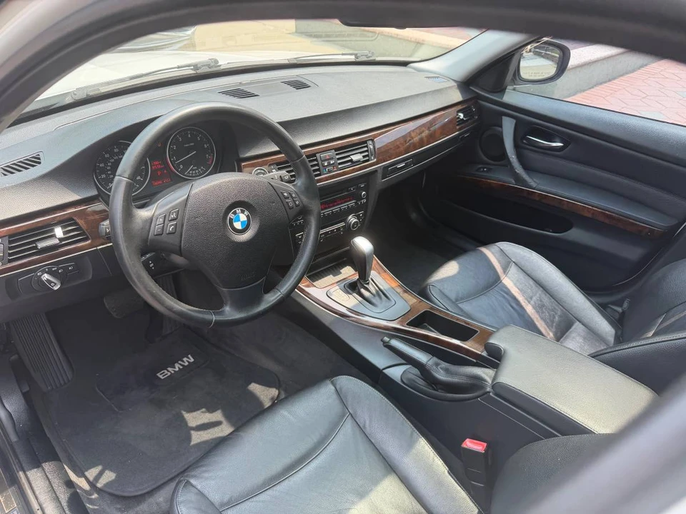 2011 BMW E90 3 Series Sedan - Image 5 of 10