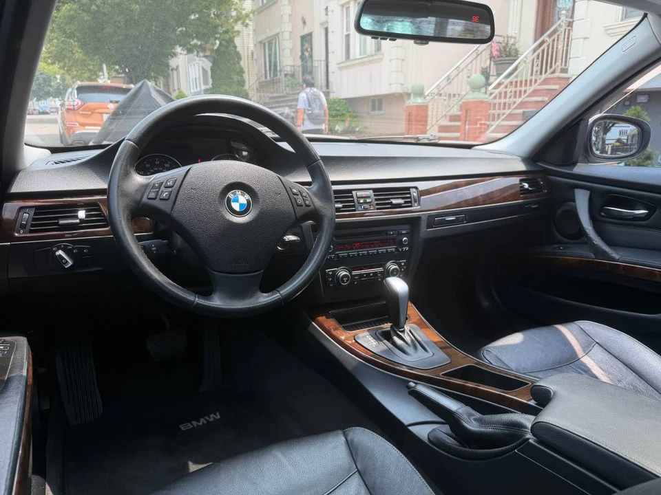 2011 BMW E90 3 Series Sedan - Image 9 of 10