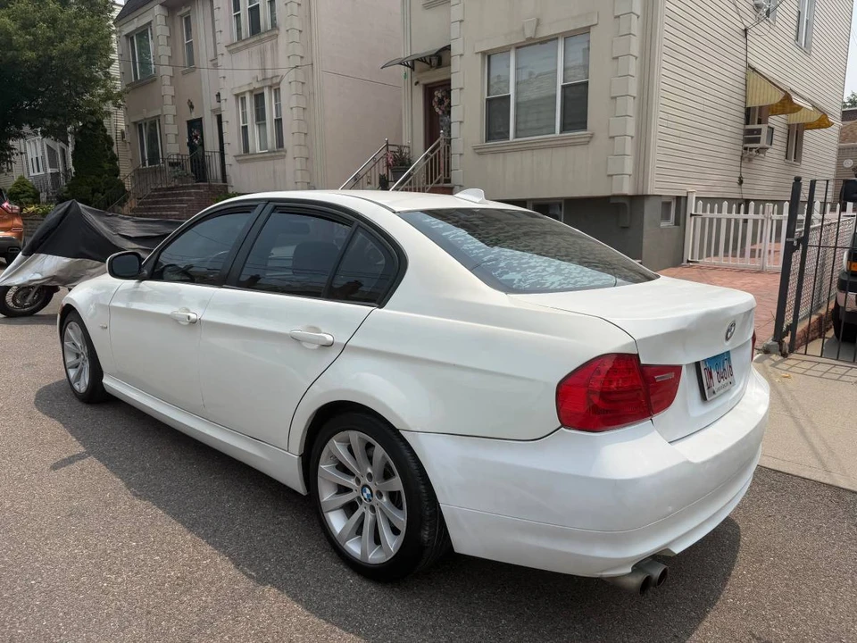 2011 BMW E90 3 Series Sedan - Image 4 of 10