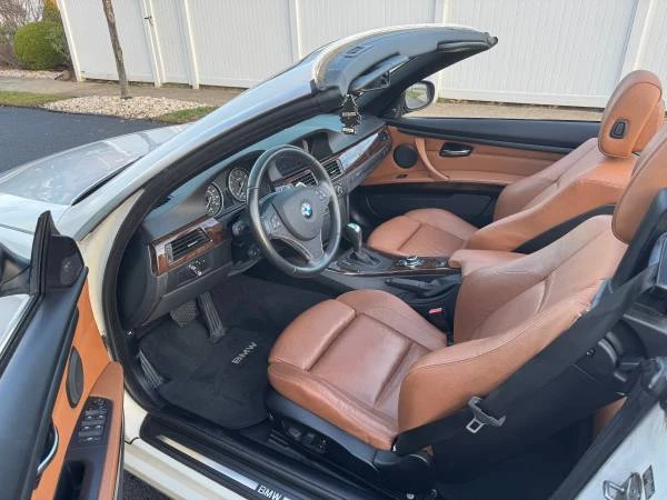 2011 BMW E93 3 Series Convertible - Image 9 of 18