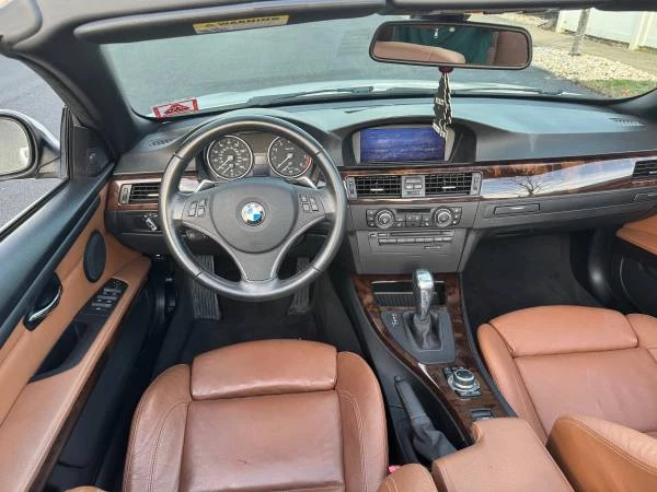 2011 BMW E93 3 Series Convertible - Image 11 of 18