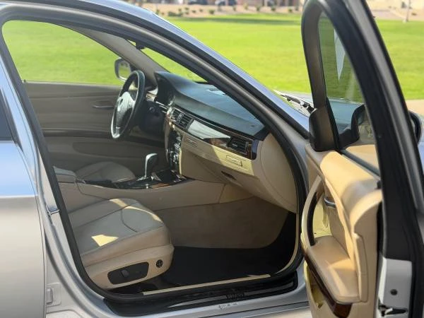 2011 BMW E90 3 Series Sedan - Image 8 of 10