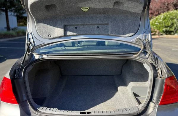 2011 BMW E90 3 Series Sedan - Image 12 of 14