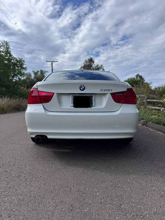 2011 BMW E90 3 Series Sedan - Image 5 of 10