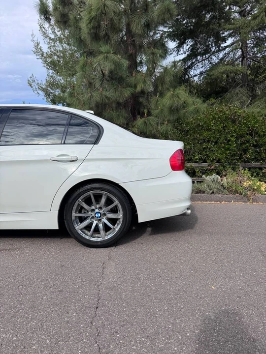 2011 BMW E90 3 Series Sedan - Image 7 of 10