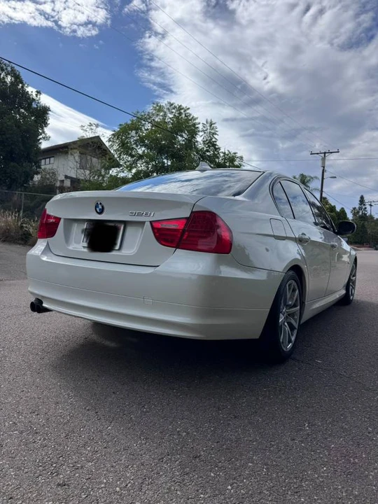 2011 BMW E90 3 Series Sedan - Image 4 of 10