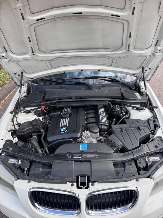 2011 BMW E90 3 Series Sedan - Image 10 of 10
