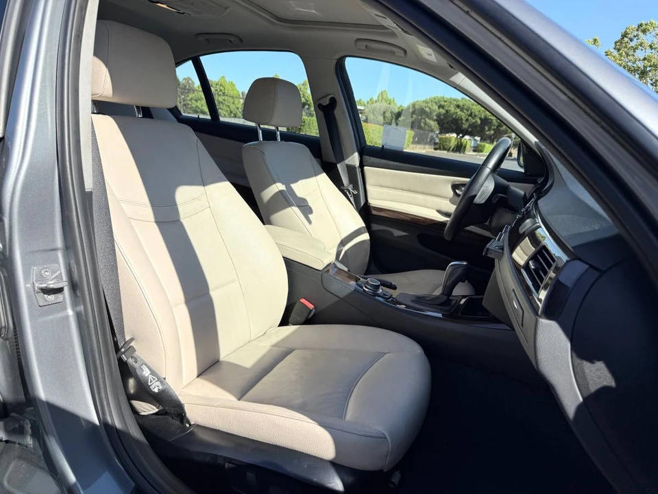 2011 BMW E90 3 Series Sedan - Image 9 of 13