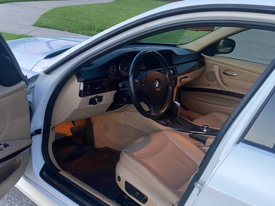 2011 BMW E90 3 Series Sedan - Image 3 of 10