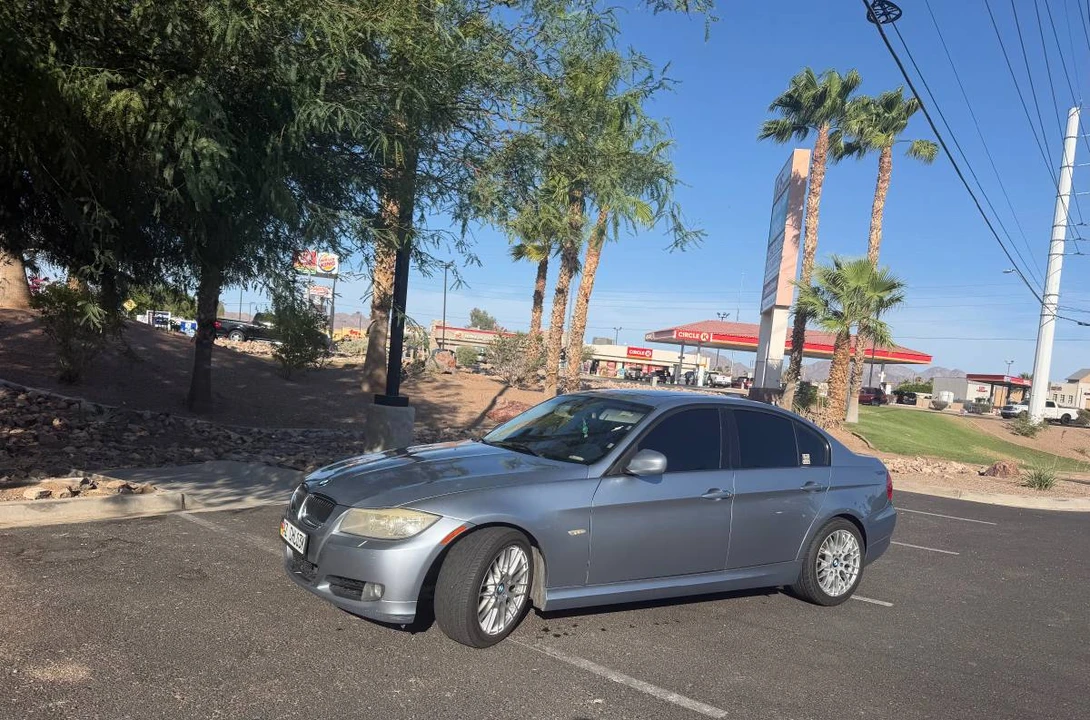 2011 BMW E90 3 Series Sedan - Image 7 of 8