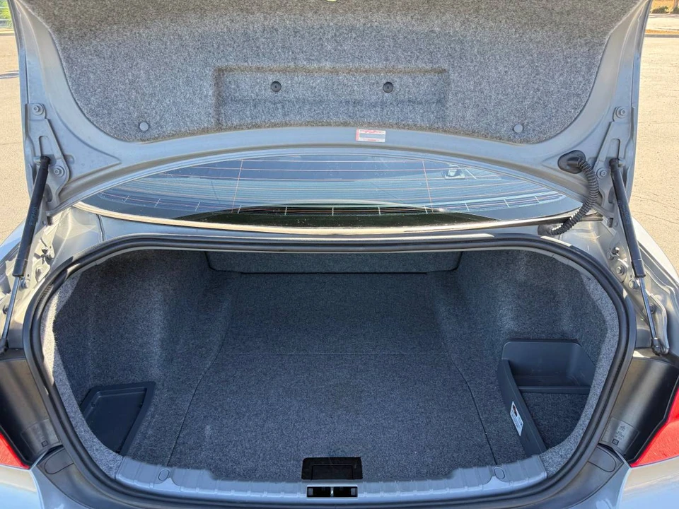 2011 BMW E90 3 Series Sedan - Image 12 of 13