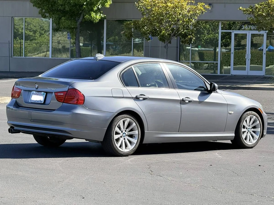 2011 BMW E90 3 Series Sedan - Image 4 of 13