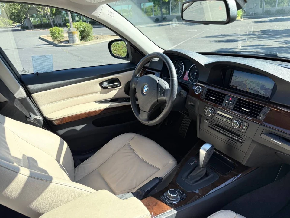 2011 BMW E90 3 Series Sedan - Image 10 of 13