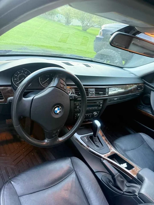 2011 BMW E90 3 Series Sedan - Image 5 of 5