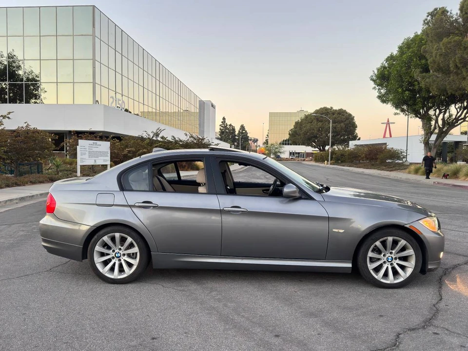 2011 BMW E90 3 Series Sedan - Image 5 of 17