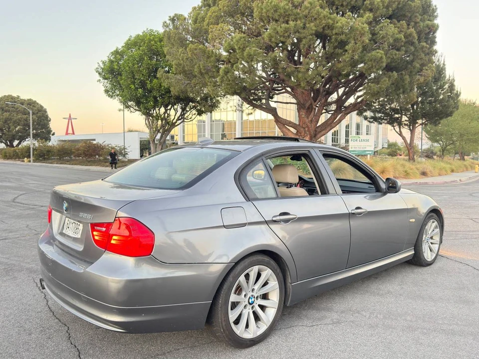 2011 BMW E90 3 Series Sedan - Image 4 of 17