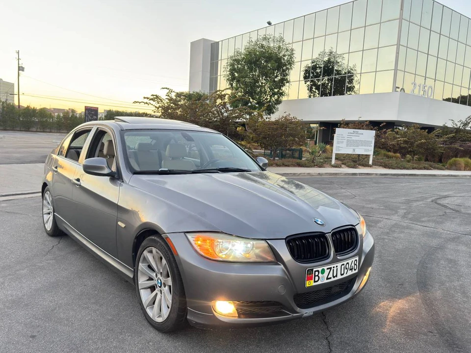 2011 BMW E90 3 Series Sedan - Image 6 of 17