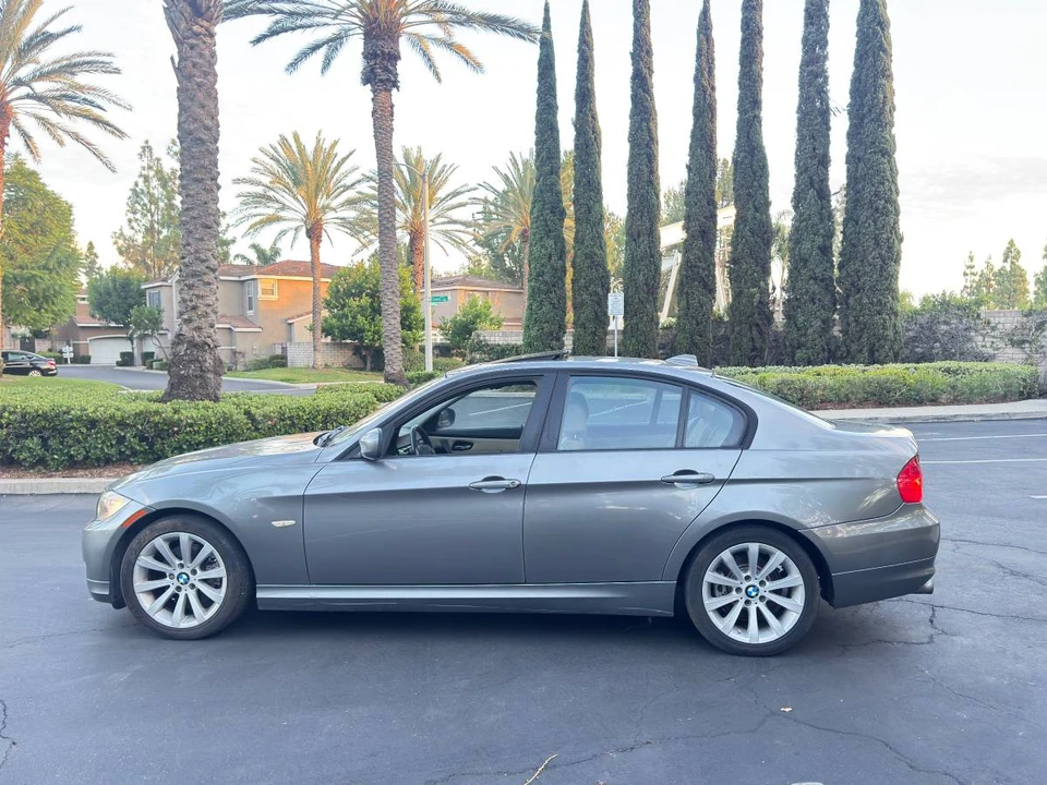 2011 BMW E90 3 Series Sedan - Image 5 of 8