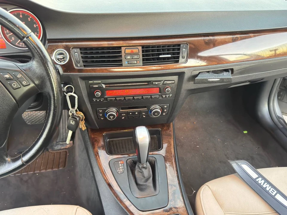 2011 BMW E90 3 Series Sedan - Image 14 of 17