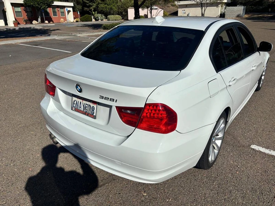 2011 BMW E90 3 Series Sedan - Image 4 of 14