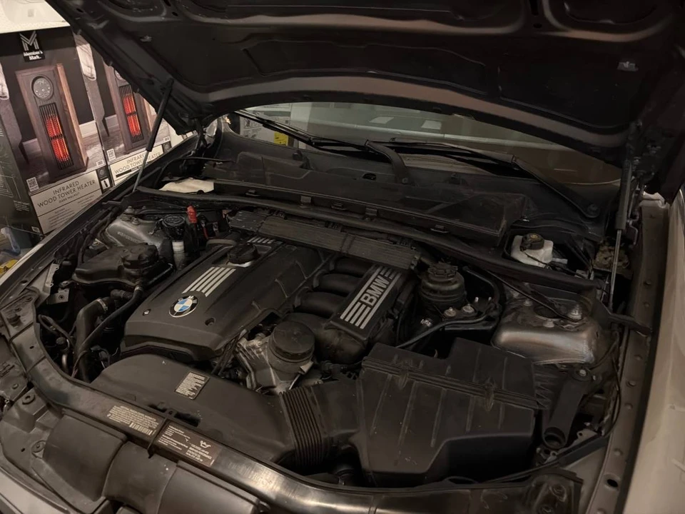 2011 BMW E90 3 Series Sedan - Image 9 of 10