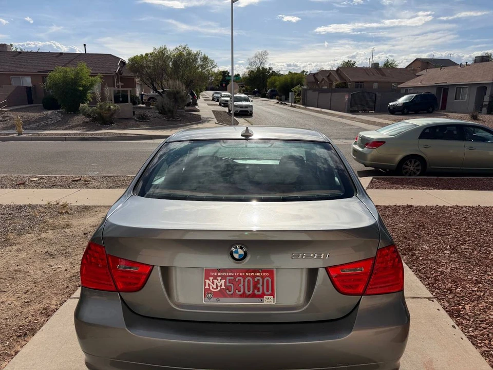2011 BMW E90 3 Series Sedan - Image 5 of 10