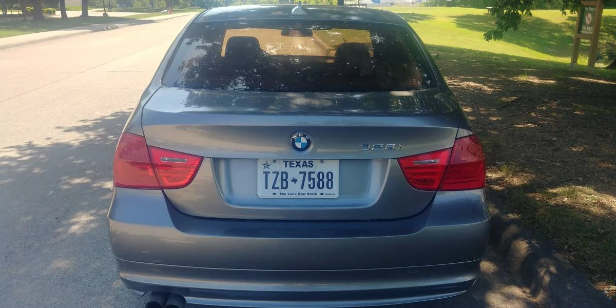 2011 BMW E90 3 Series Sedan - Image 4 of 10