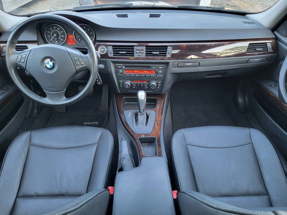2011 BMW E90 3 Series Sedan - Image 13 of 23