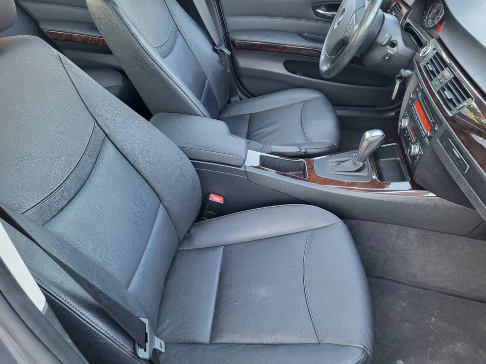 2011 BMW E90 3 Series Sedan - Image 17 of 23