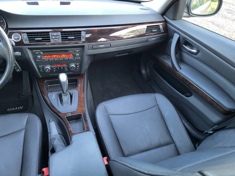 2011 BMW E90 3 Series Sedan - Image 15 of 23