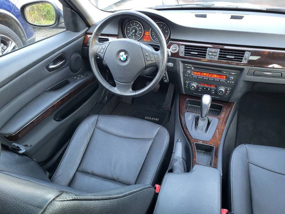 2011 BMW E90 3 Series Sedan - Image 14 of 23