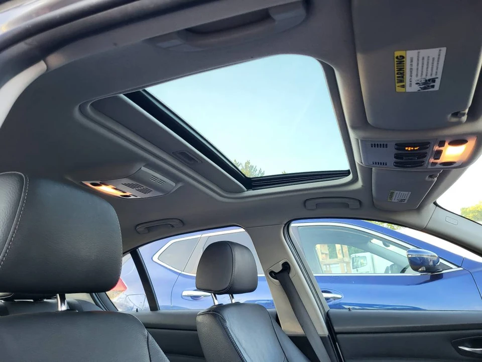 2011 BMW E90 3 Series Sedan - Image 19 of 23