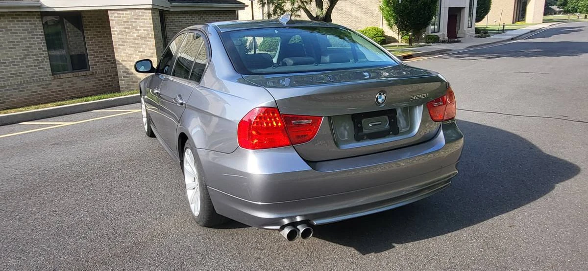 2011 BMW E90 3 Series Sedan - Image 8 of 23