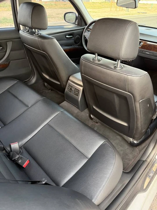 2011 BMW E90 3 Series Sedan - Image 7 of 9