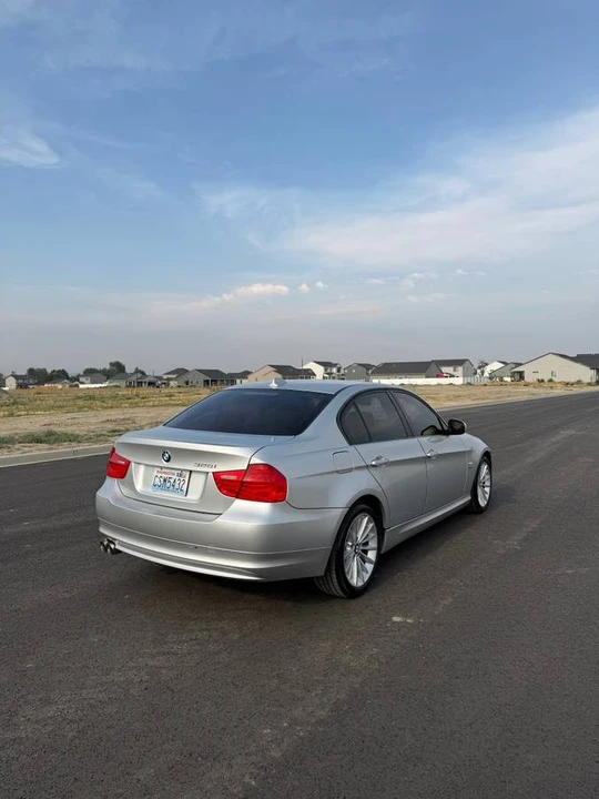 2011 BMW E90 3 Series Sedan - Image 4 of 9