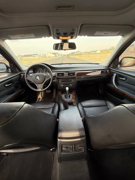 2011 BMW E90 3 Series Sedan - Image 5 of 9