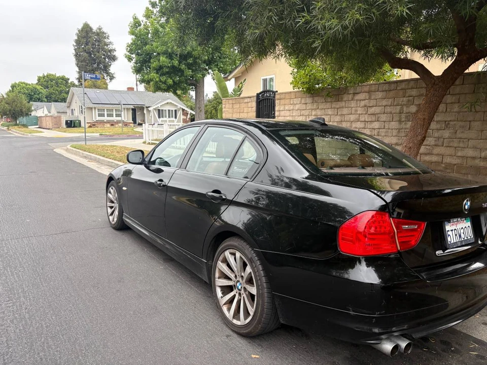 2011 BMW E90 3 Series Sedan - Image 3 of 9