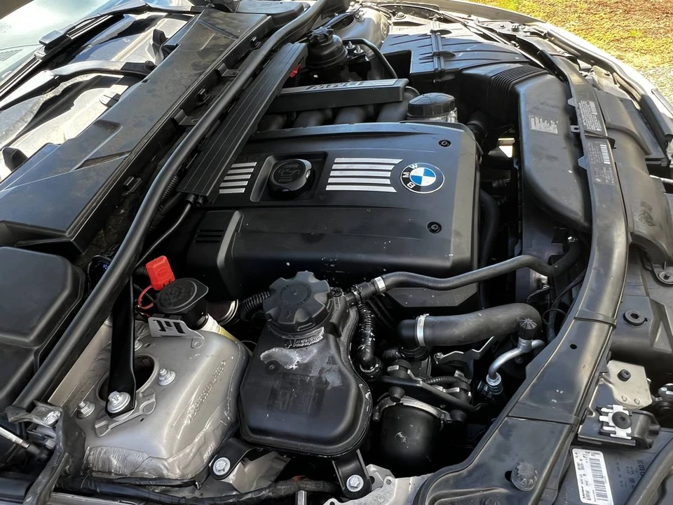 2011 BMW E90 3 Series Sedan - Image 4 of 5