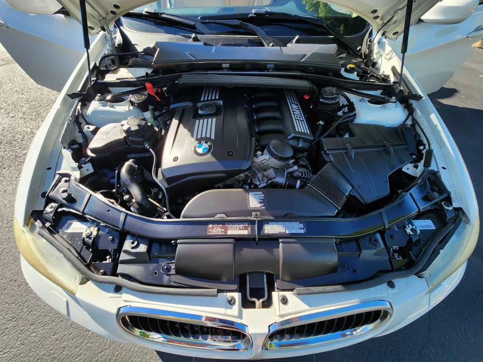 2011 BMW E90 3 Series Sedan - Image 16 of 24