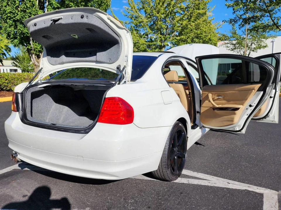 2011 BMW E90 3 Series Sedan - Image 24 of 24