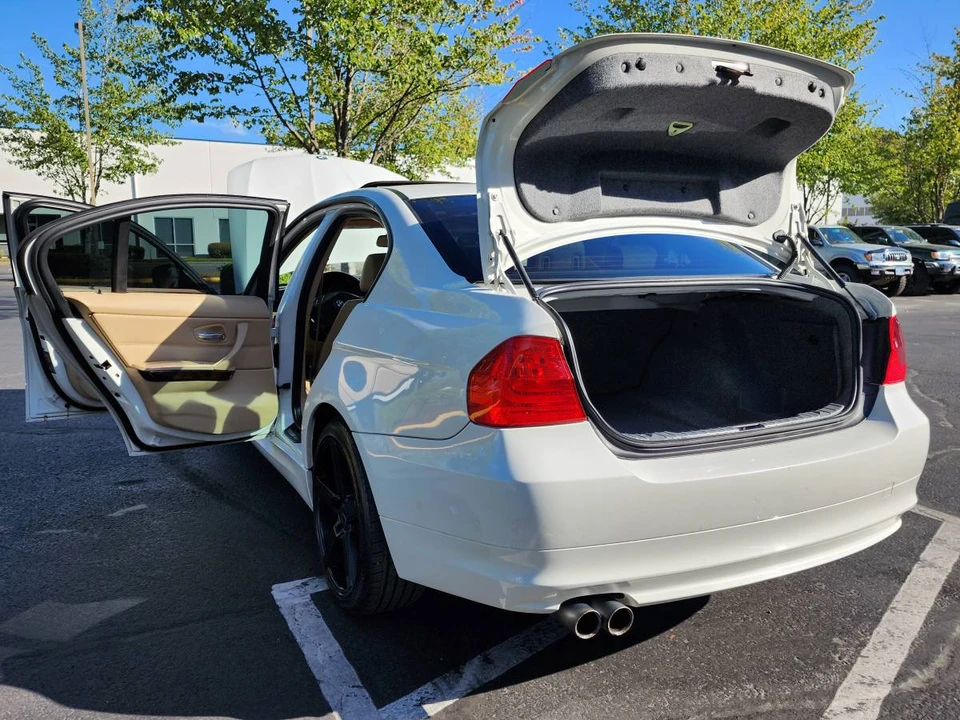 2011 BMW E90 3 Series Sedan - Image 23 of 24