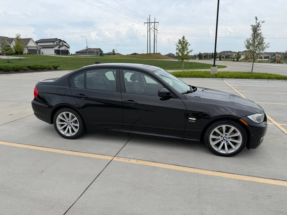 2011 BMW E90 3 Series Sedan - Image 4 of 13