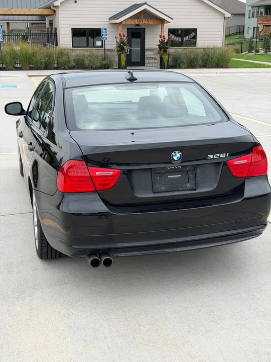 2011 BMW E90 3 Series Sedan - Image 5 of 13