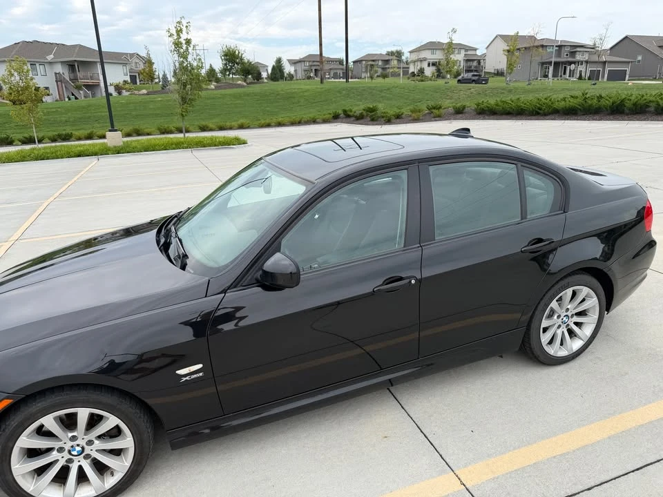 2011 BMW E90 3 Series Sedan - Image 6 of 13