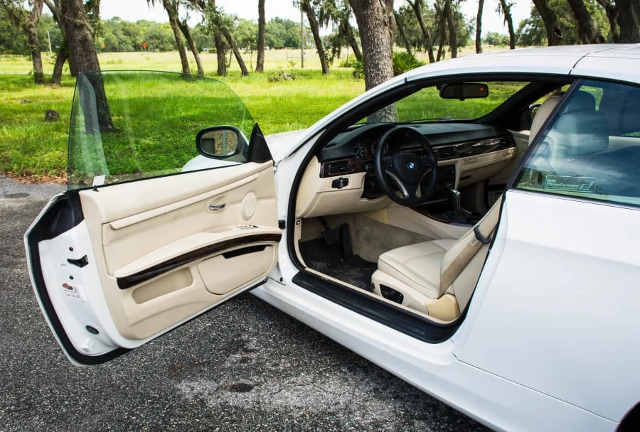 2011 BMW E93 3 Series Convertible - Image 5 of 9