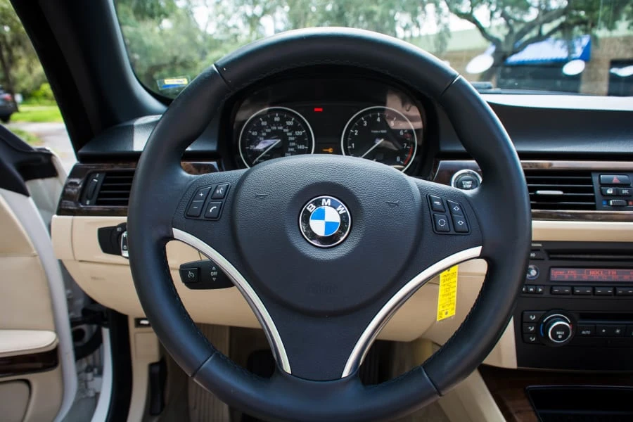 2011 BMW E93 3 Series Convertible - Image 3 of 9