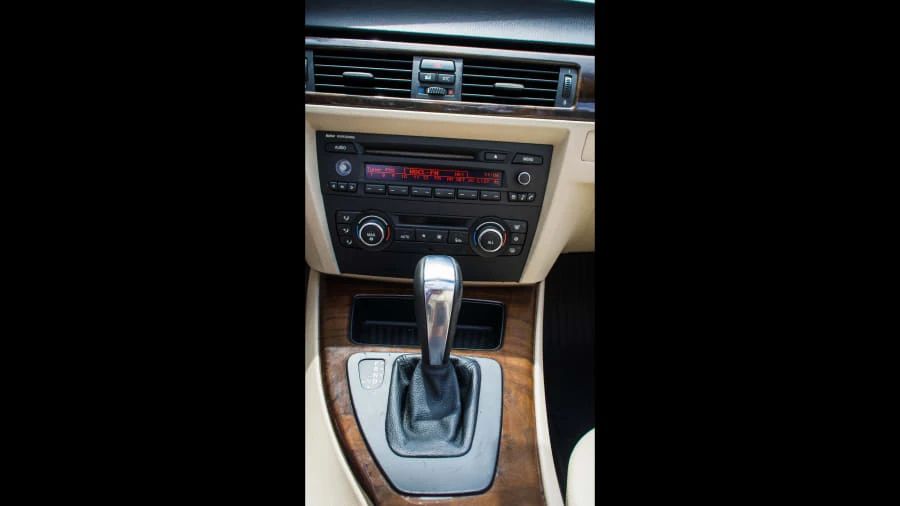 2011 BMW E93 3 Series Convertible - Image 4 of 9