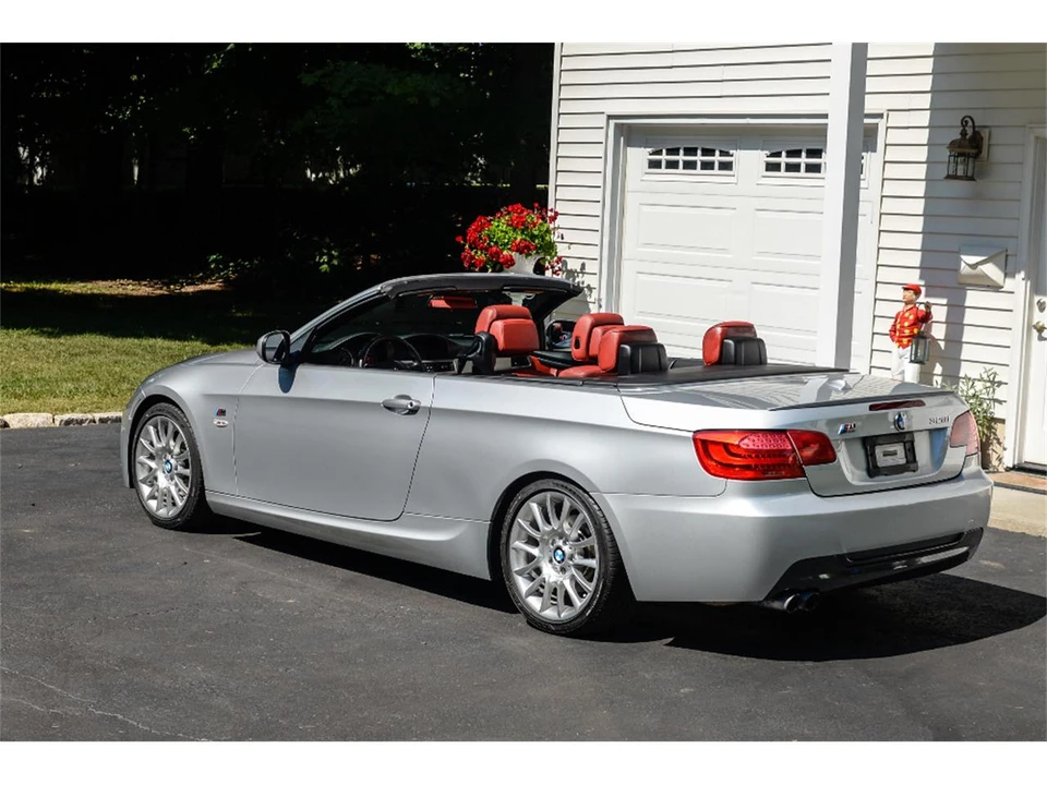 2011 BMW E90 3 Series Sedan - Image 13 of 31