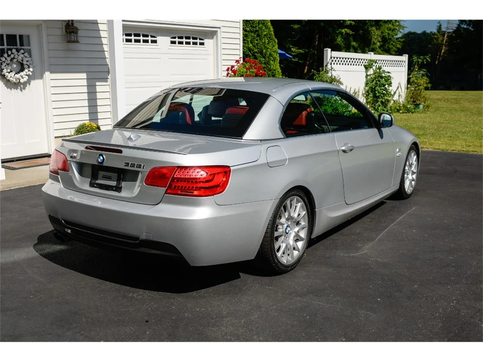 2011 BMW E90 3 Series Sedan - Image 21 of 31